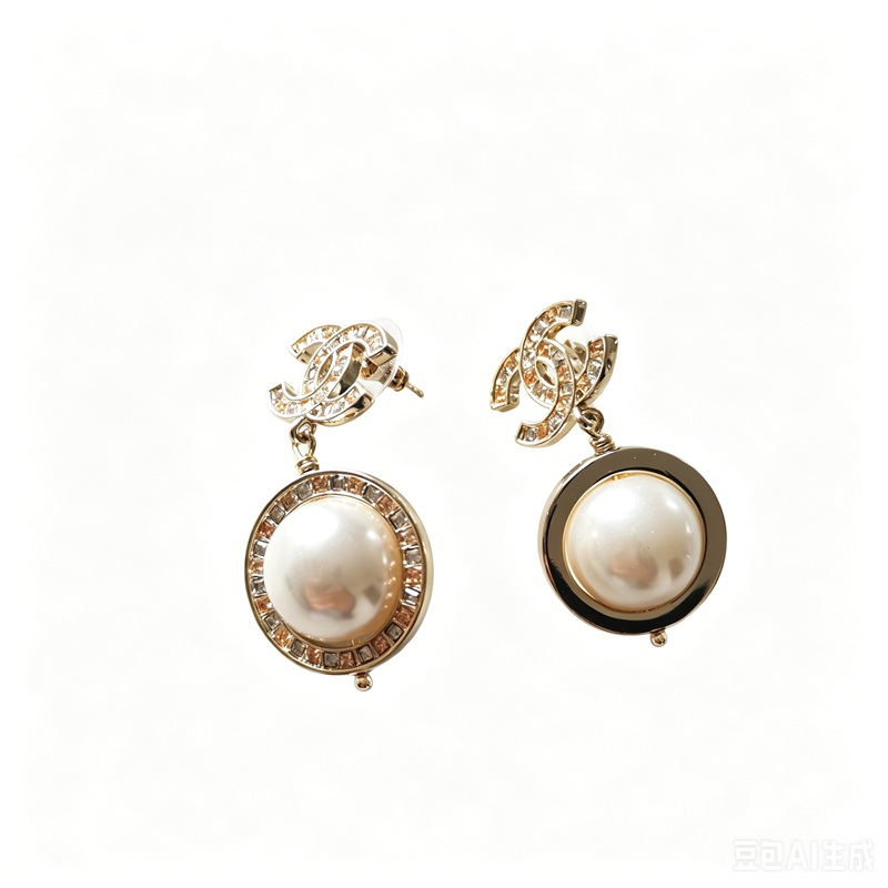 CC pearl earring stud