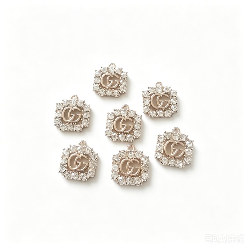 GG rhinestone small pendant flat back