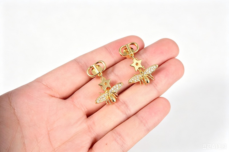 CD bee Dior earring 