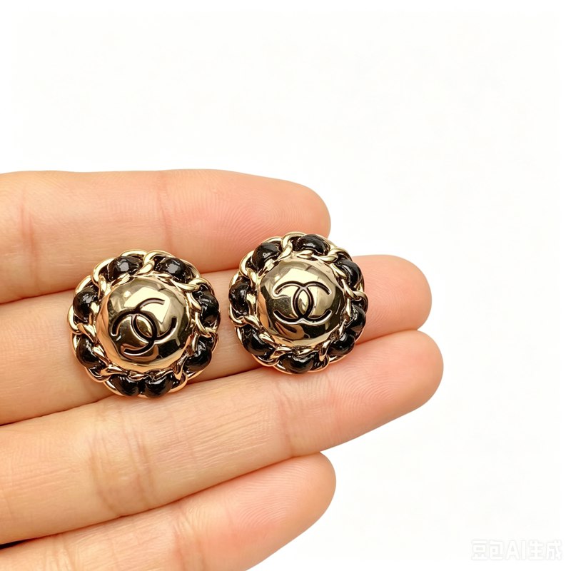 round CC leather earring