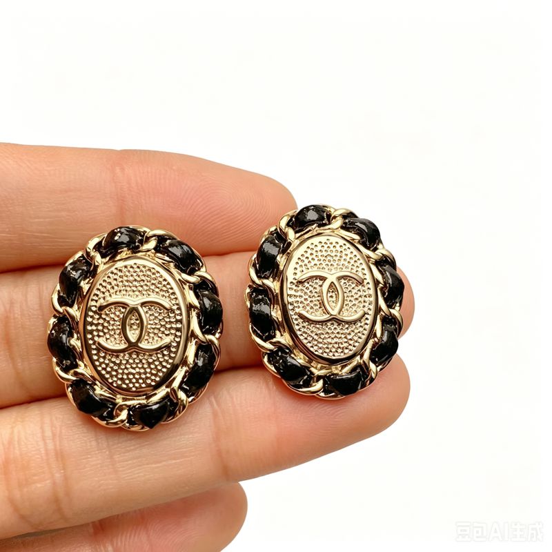 round CC leather earring