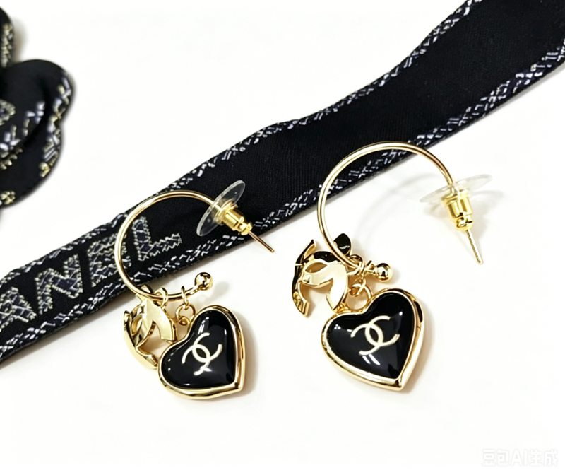 CC heart earrig