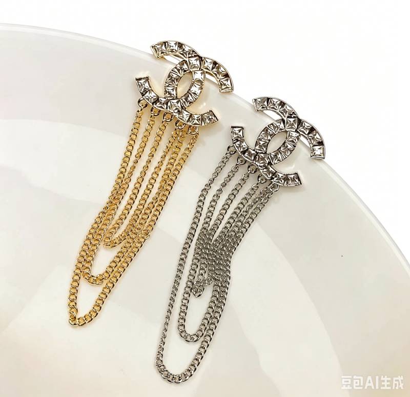 tassel cc brooch