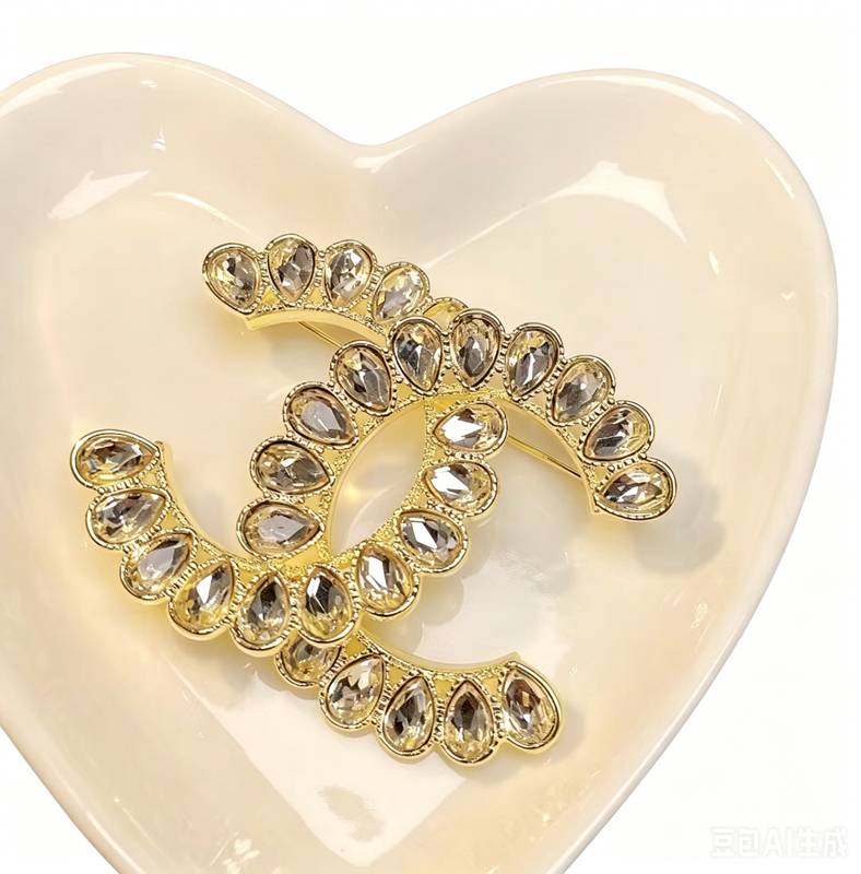 crystal drop cc brooch