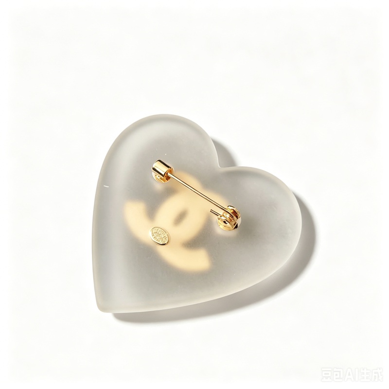 heart CC brooch