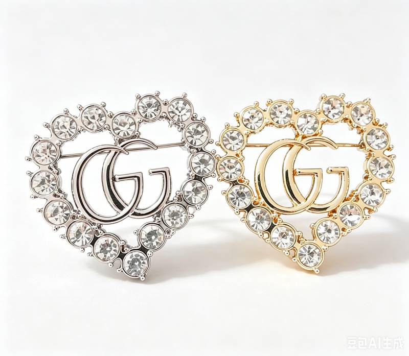 heart GG brooch
