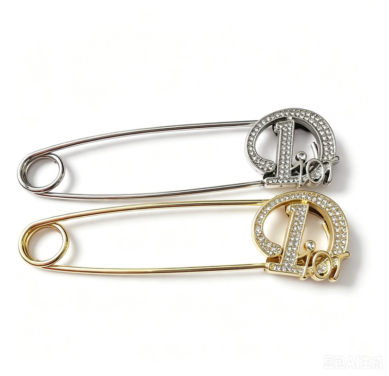 Dior brooch